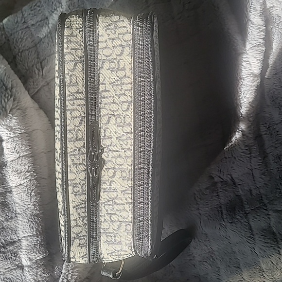 Sprayground Toiletry Bag - Picture 3 of 7